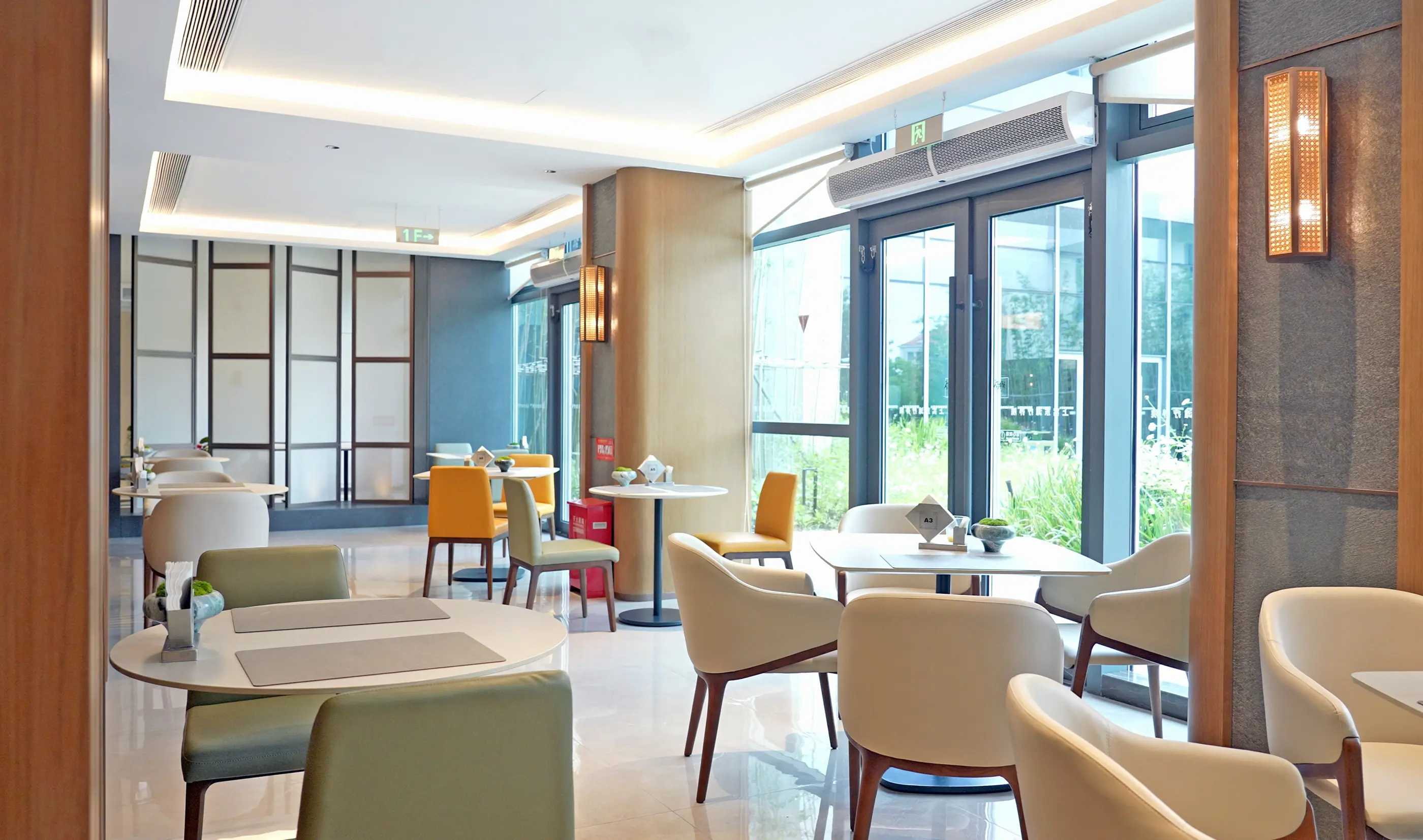 The kitchen dining space at Shanghai International Medical Center.