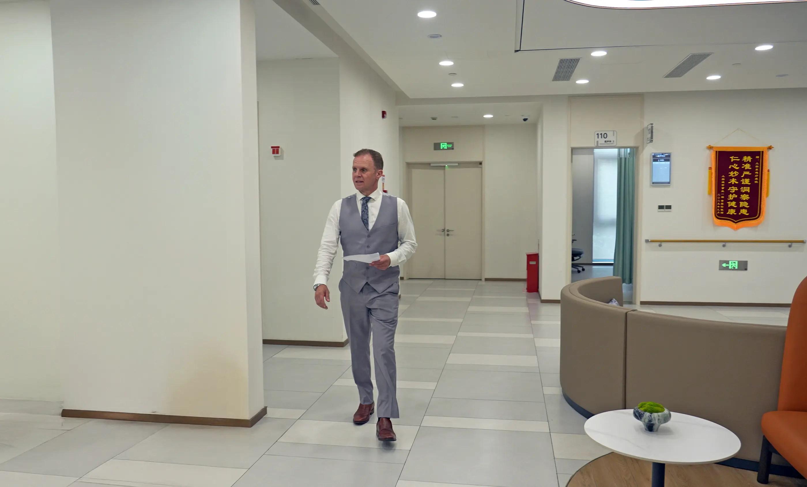 A guest walking the bright hallways of Shanghai International Medical Center.